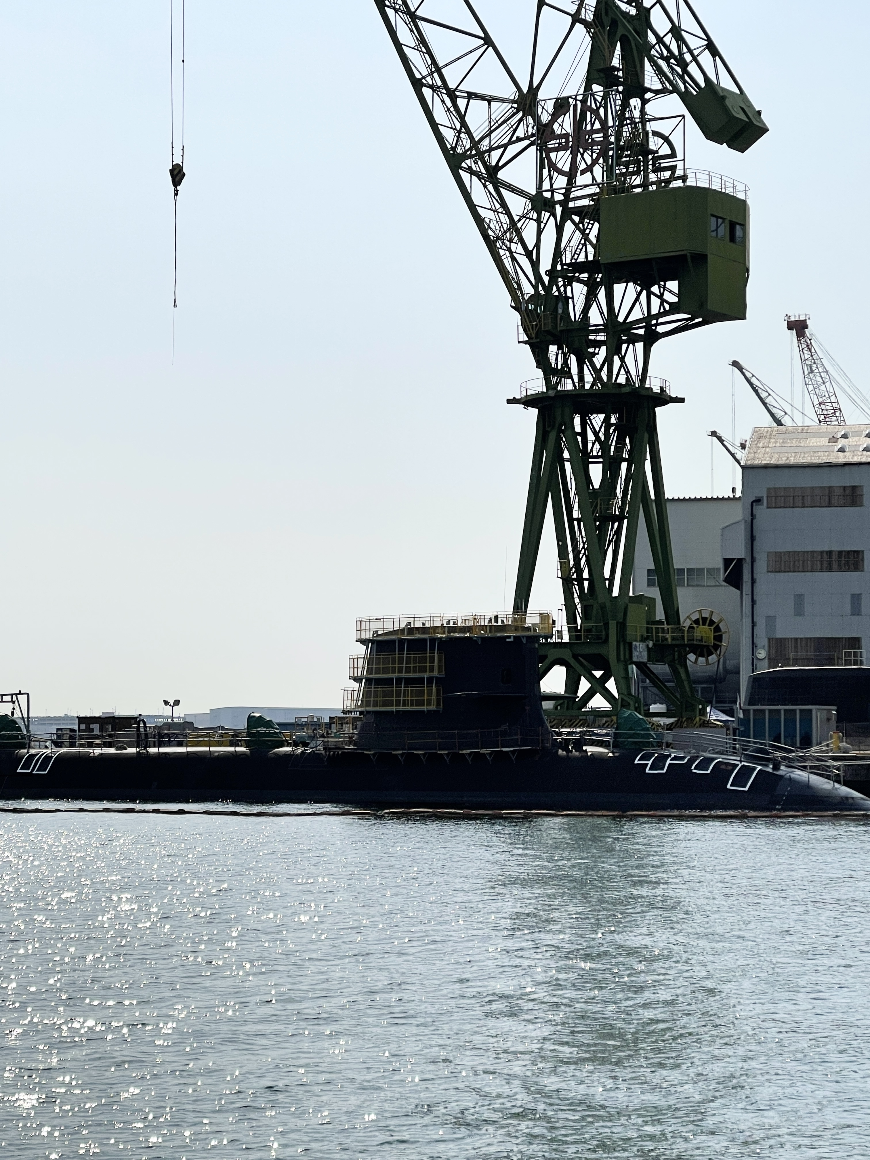 潜水艦修繕中〜