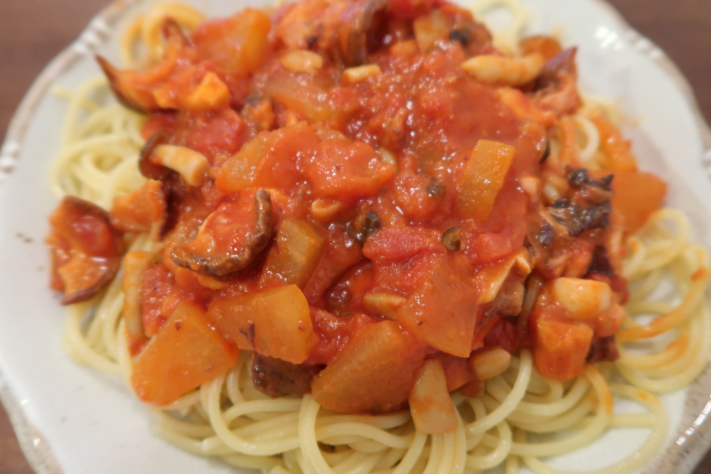 冬瓜とキノコたっぷりのトマトソースパスタ