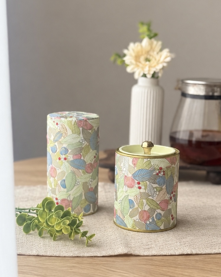 葉っぱと木の実柄🌿