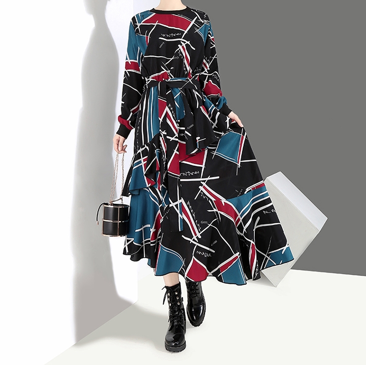 ミッドレングスフィッシュテールドレス　ビッグスウィングスカート