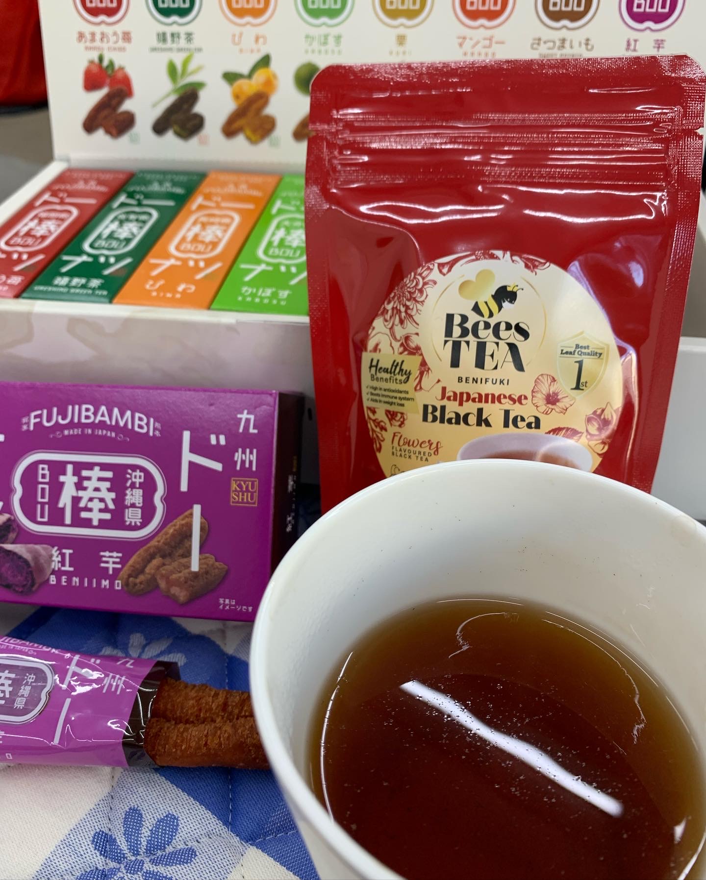 午後の紅茶とご当地棒ドーナツ