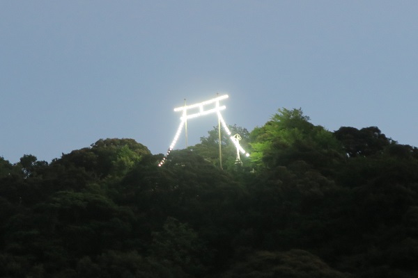 岩井温泉　夏の大鳥居点灯　岩井温泉夕陽絶景