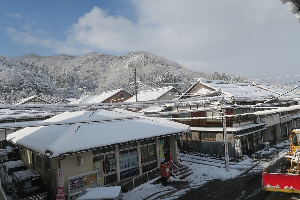 立春過ぎて大雪の予報　おぐら屋２月６，７，８日と臨時休業です。