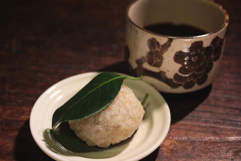 椿餅とコーヒー