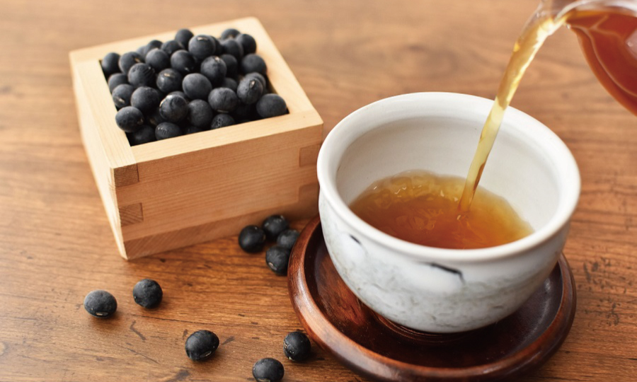 香りの高い丹波黒豆茶。じつは、京丹波町産の高級な黒大豆を使っているのです。