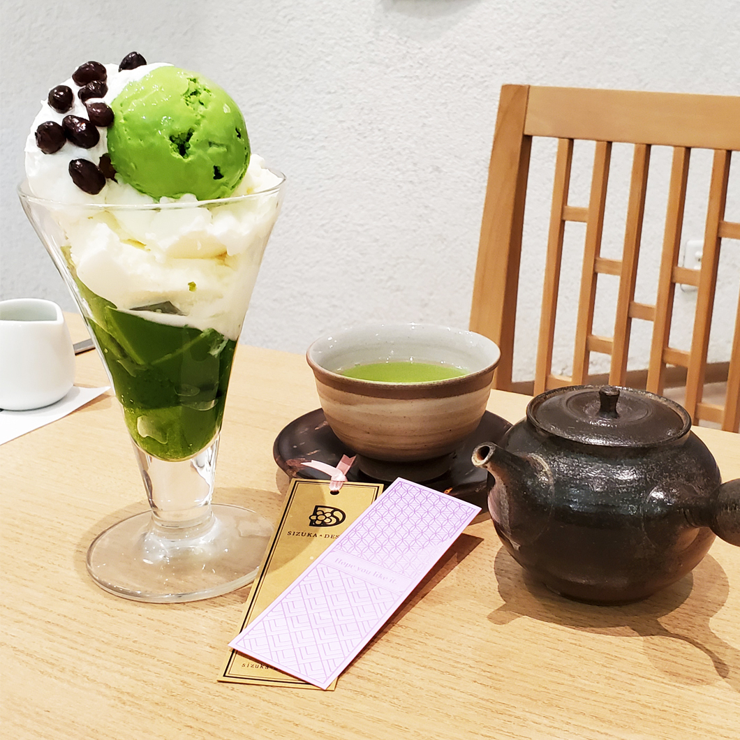 抹茶パフェと栞