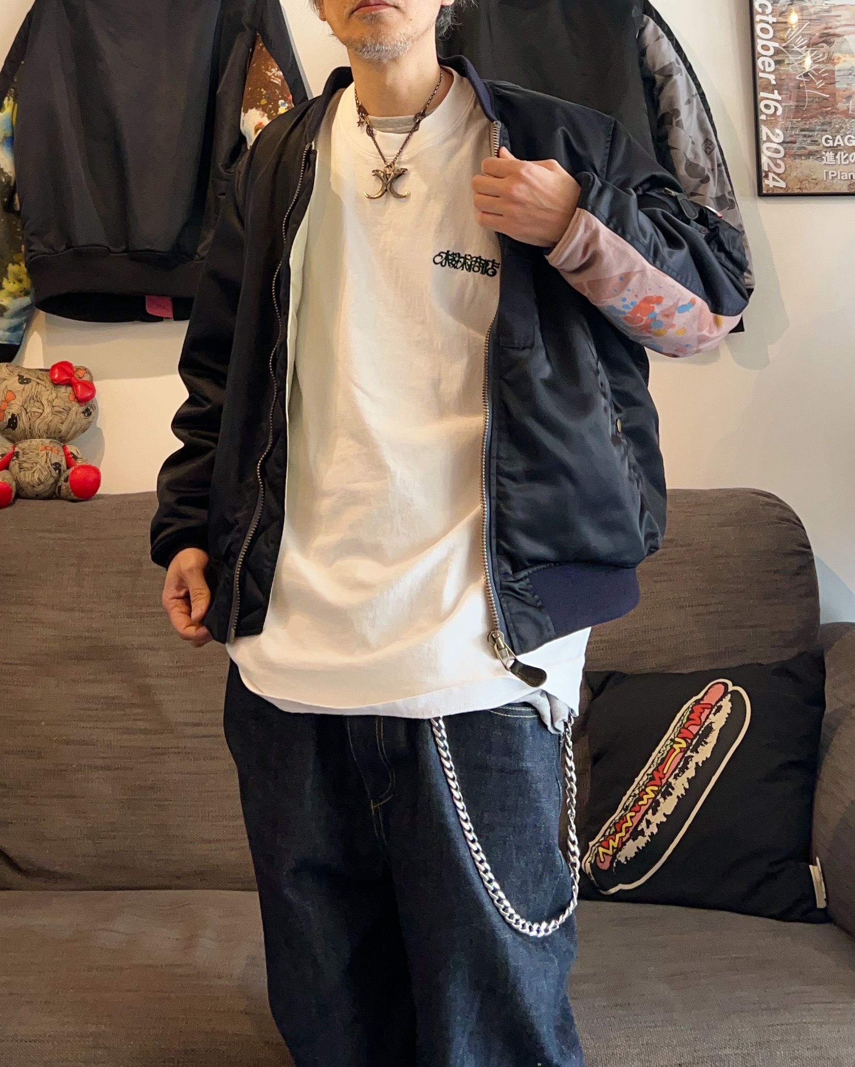 3月、TシャツにMA-1。