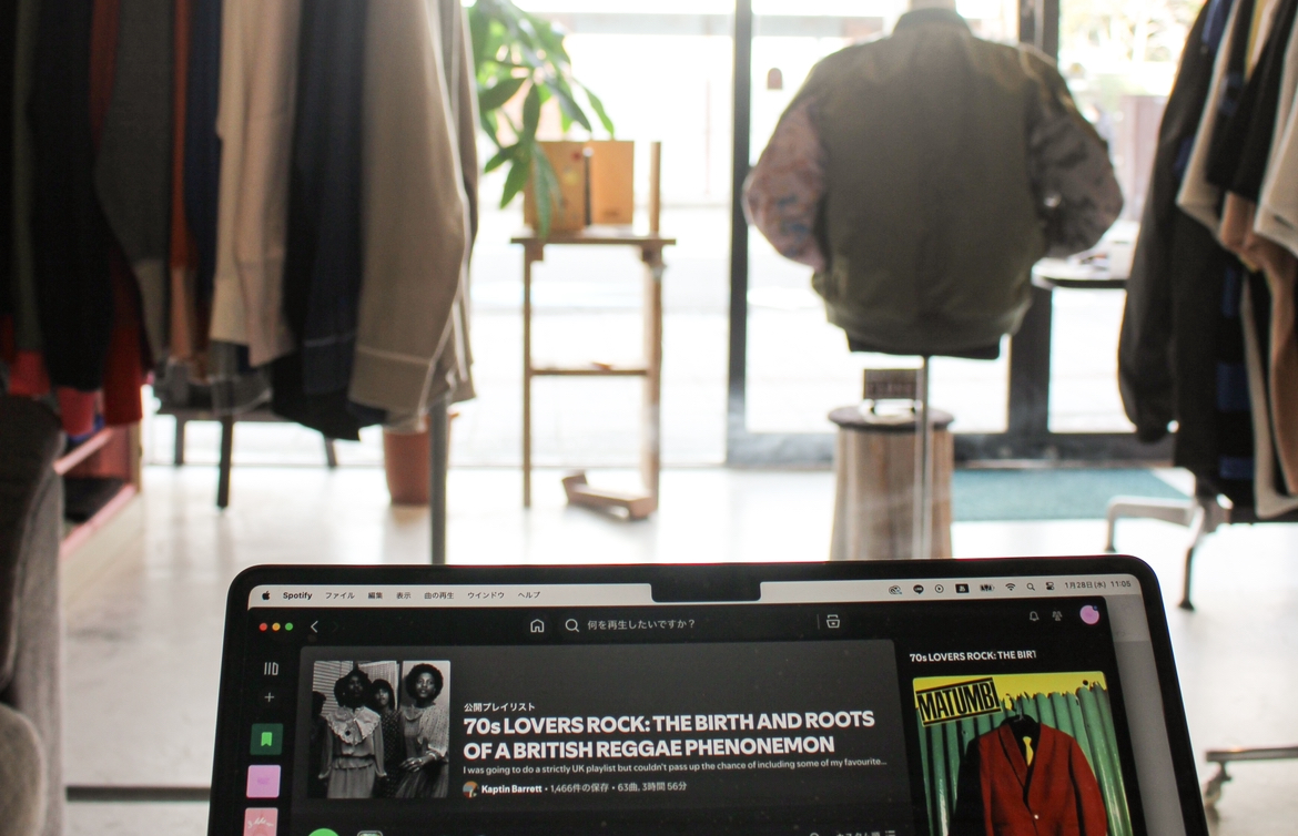 LOVERS ROCKの店内。