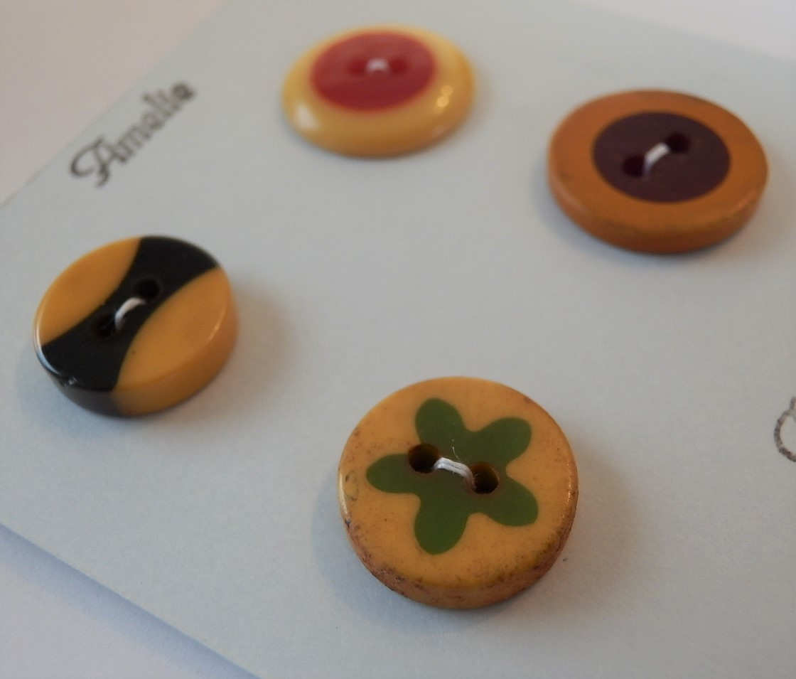 ヴィンテージボタン4個~6個セット入荷しました