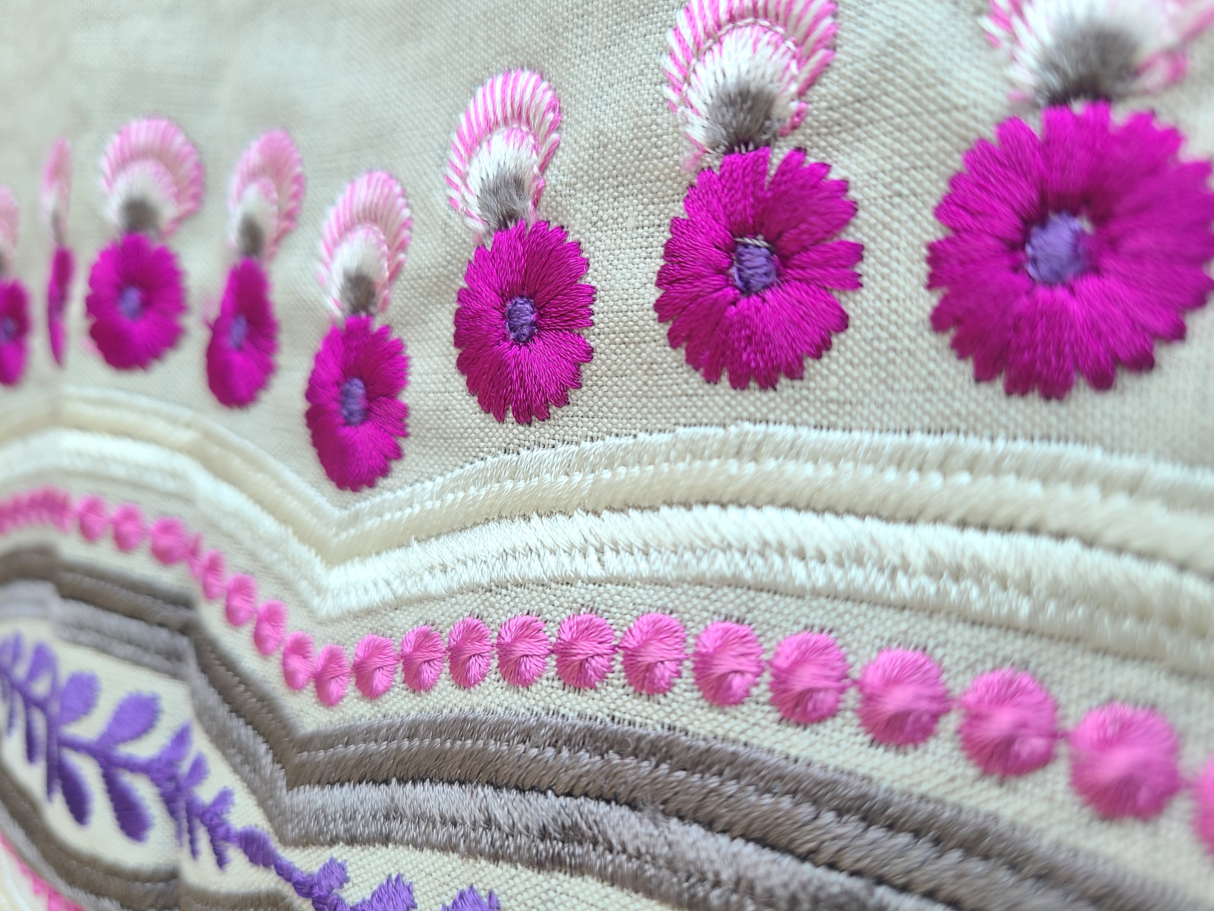 【素材へのこだわり】ジュエリーボックスに使用しているヨーロッパ刺繍生地について