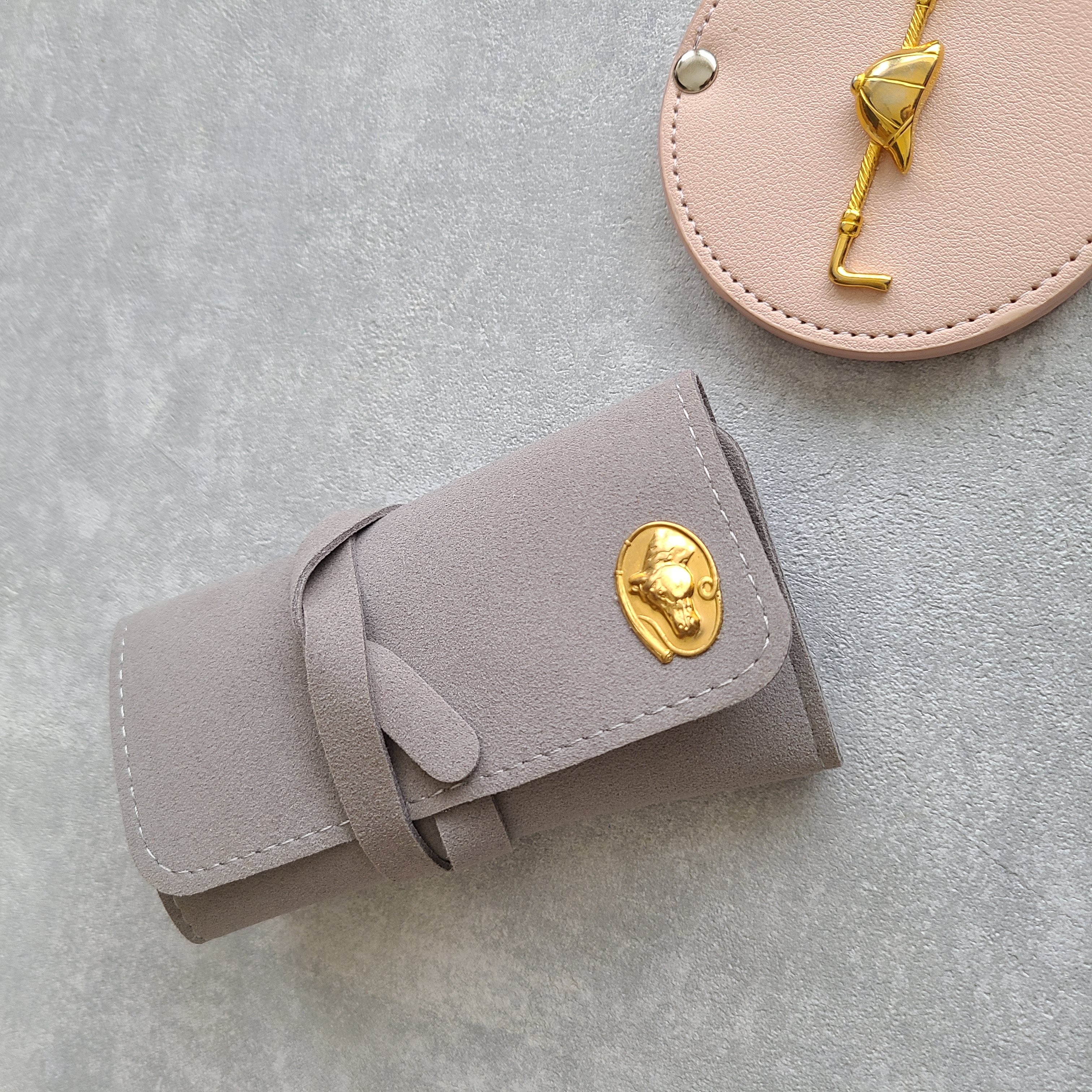 コンパクトで軽い。ポリウレタン素材のジュエリーポーチはこんな方におすすめです