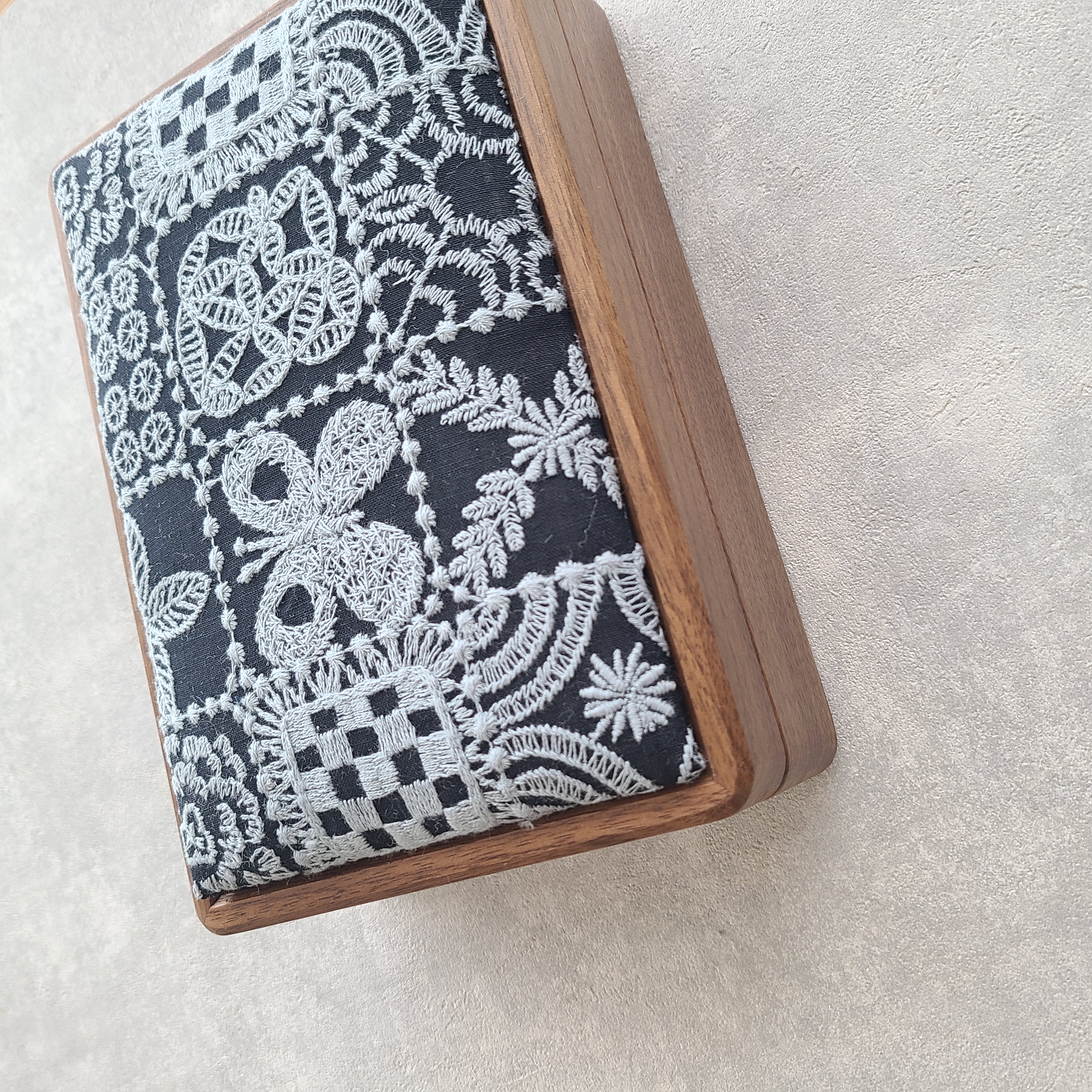 ミナペルホネン forest tile のジュエリーボックスを作りました|木製アクセサリーケースのご