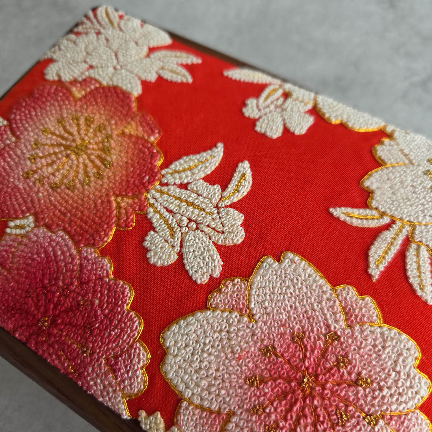 相良刺繍の帯で作る、一点物のジュエリーボックス