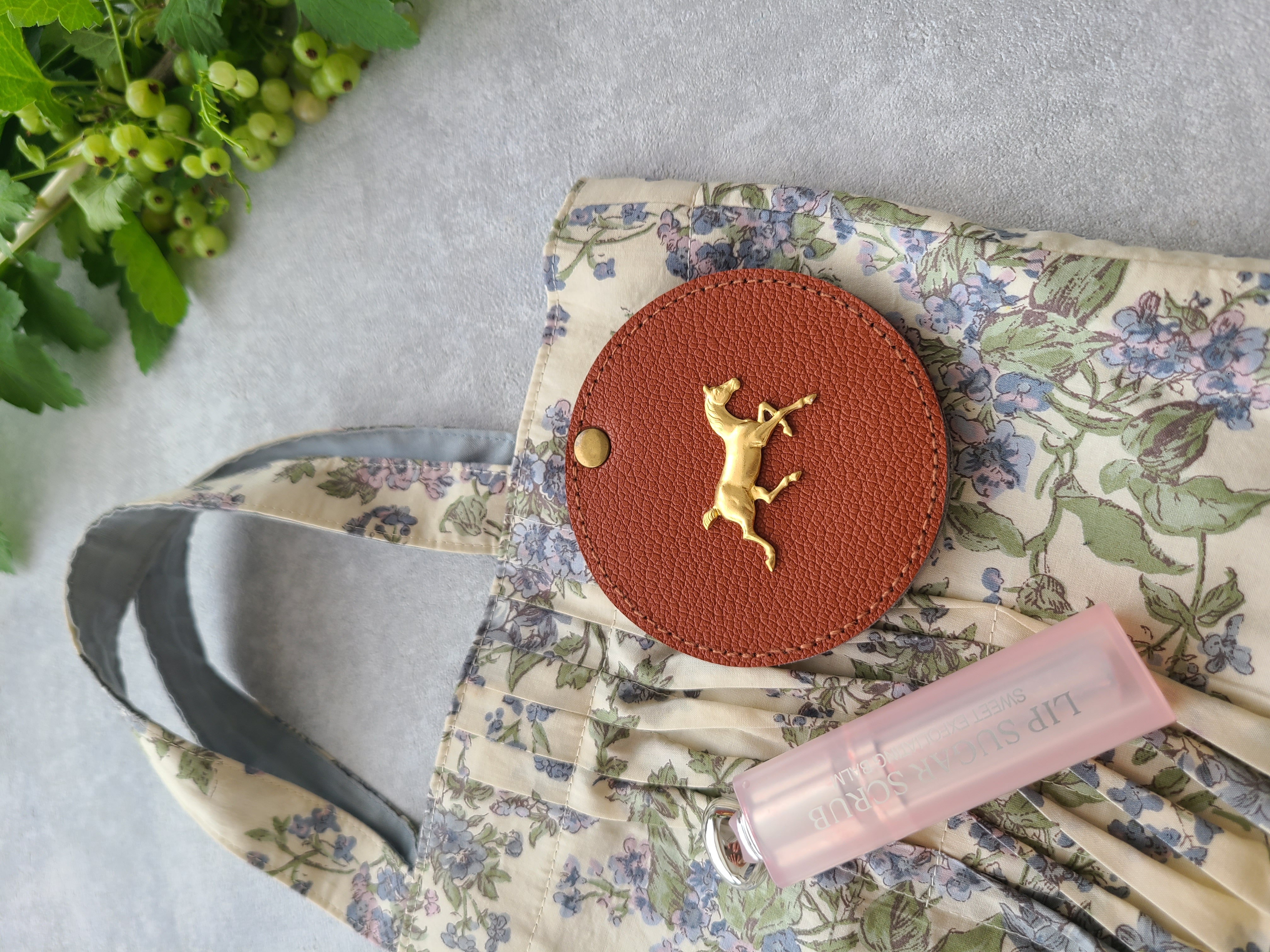 敬老の日の贈り物にも♡チーフのコンパクトミラー