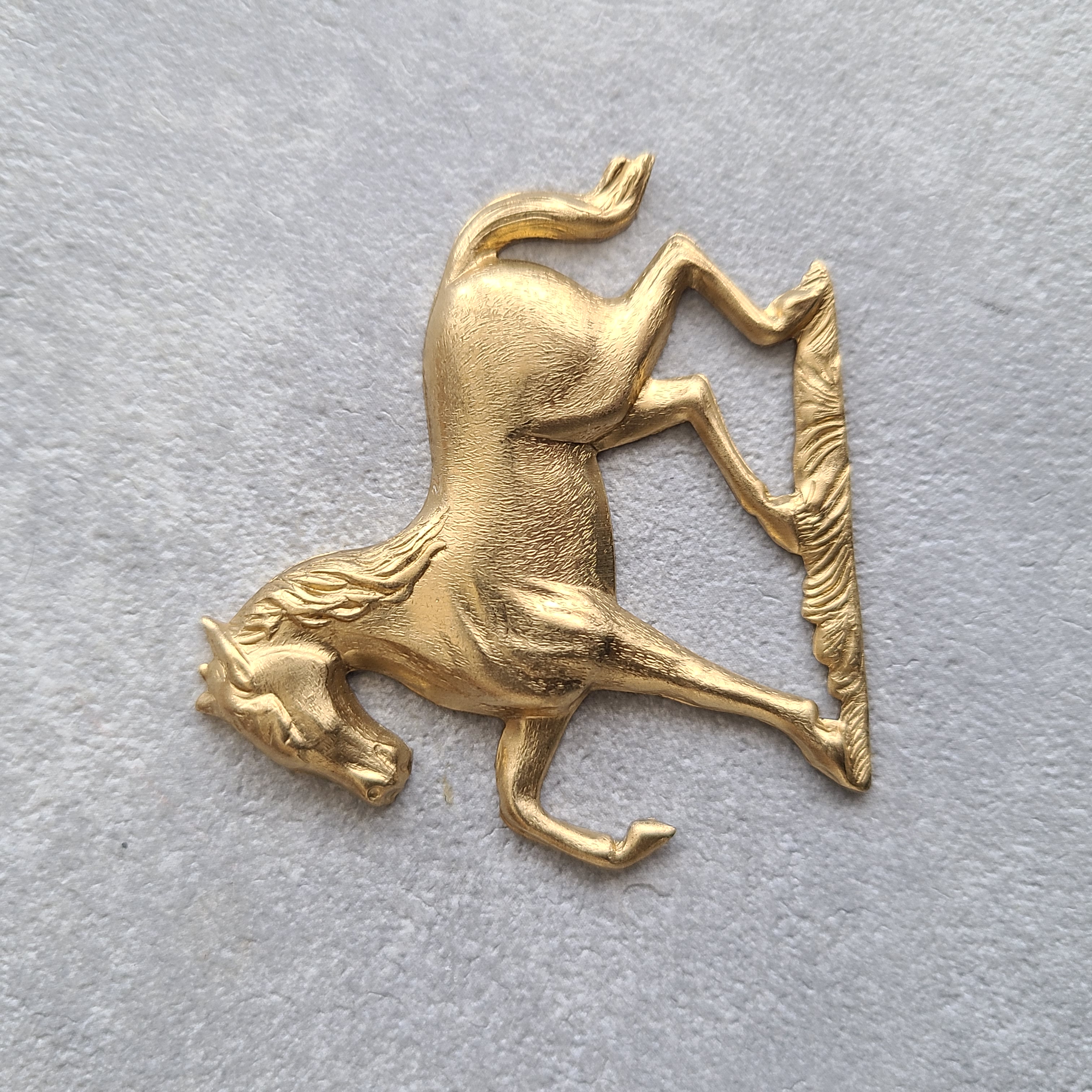 ここでしか買えない、馬モチーフのオリジナルジュエリーボックス