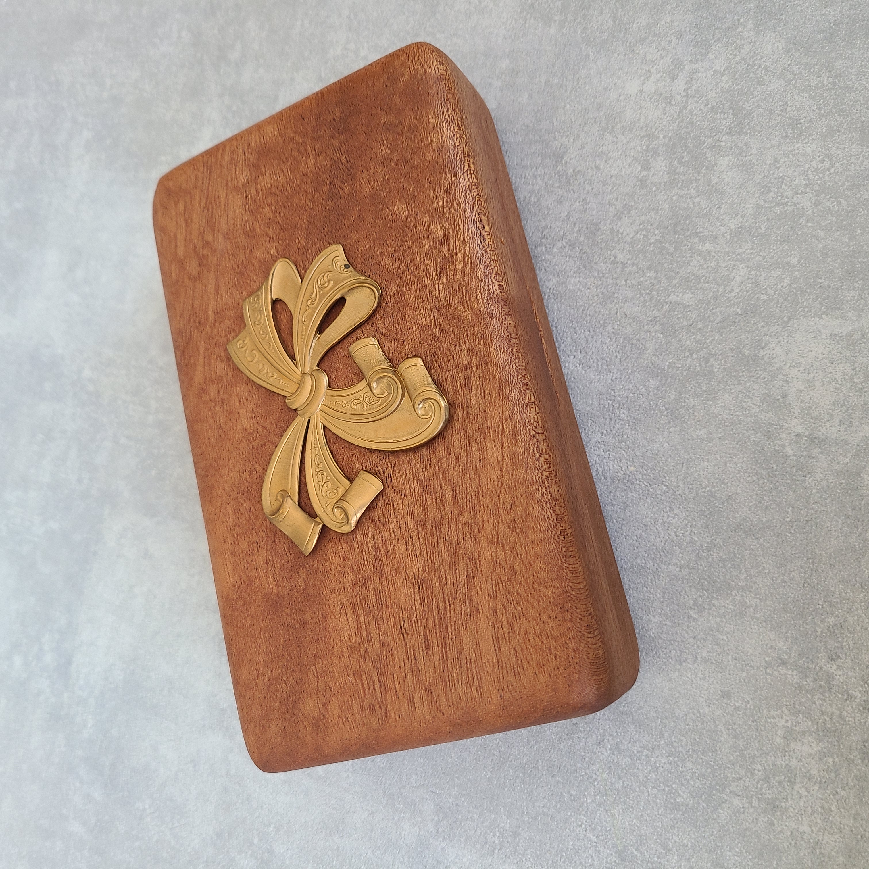 大人がときめく、クラシカルなリボンモチーフ!ヴィンテージパーツを使用した木製ジュエリーボックス🎀