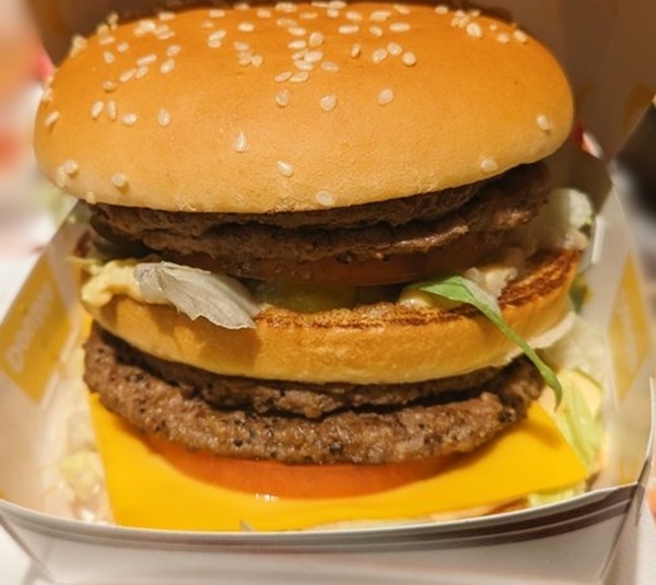 倍ビッグマックのカロリーと三大栄養素(タンパク質・脂質・炭水化物)｜筋トレとの関係