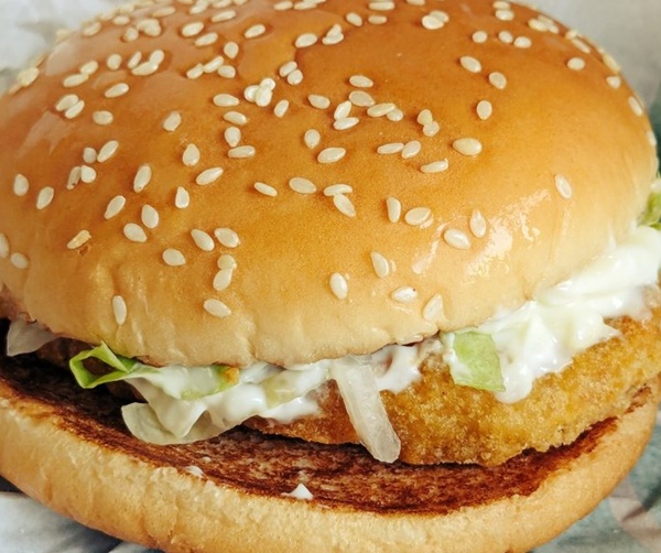 マックチキン(旧チキンクリスプ)のカロリーと三大栄養素(タンパク質・脂質・炭水化物)｜筋トレとの関係