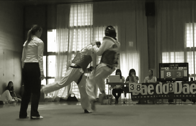 【五輪元強化指定選手監修】空手など打撃格闘技の中段突き(ボディストレート)の打ち方のコツとポイント