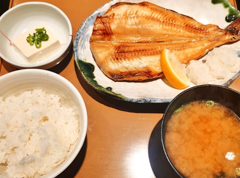 筋トレ向き！しまほっけ定食(大戸屋・やよい軒)のカロリーと三大栄養素(タンパク質・脂質・炭水化物)
