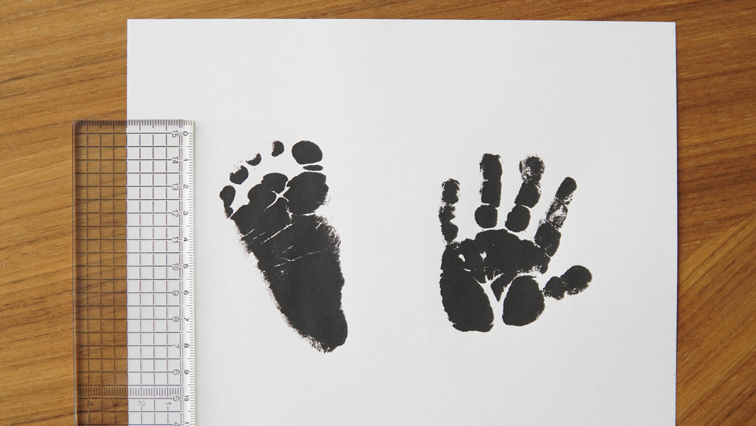 Q & A｜手形・足型・拇印（指紋）の押印と写真撮影の方法