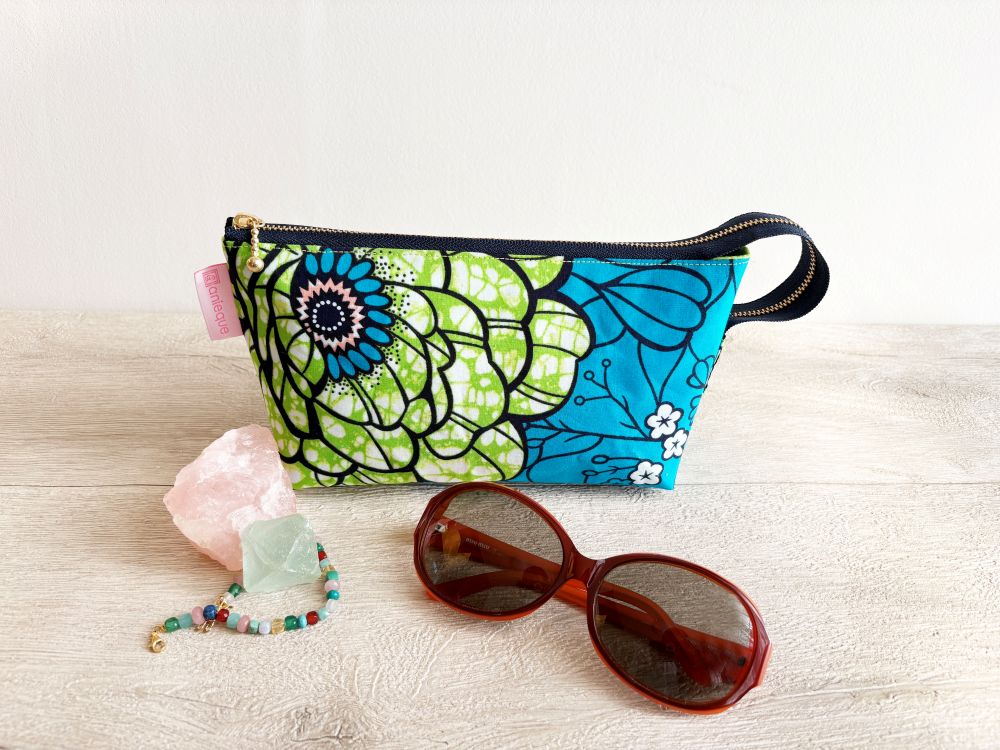 【デイリーに使えるマルチポーチ】