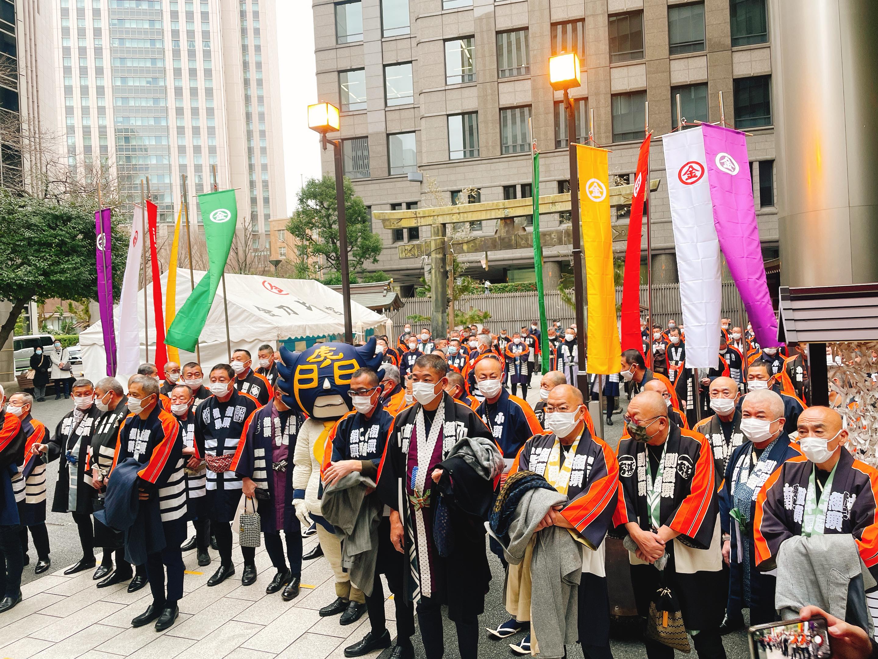 虎ノ門金刀比羅宮で江戸消防記念会が参拝行事 カモ虎課長駆けつける