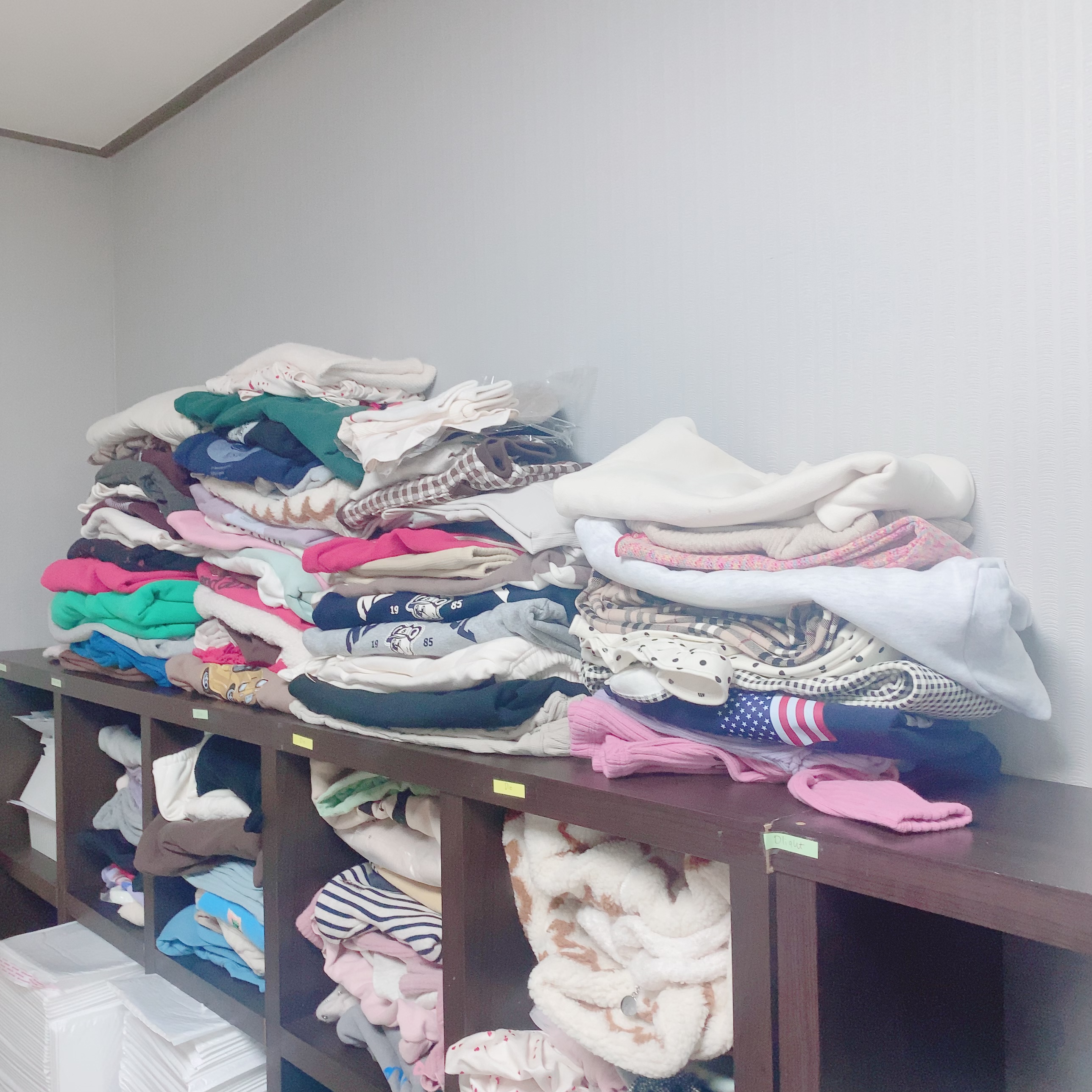 明日水曜日発送のお洋服です。