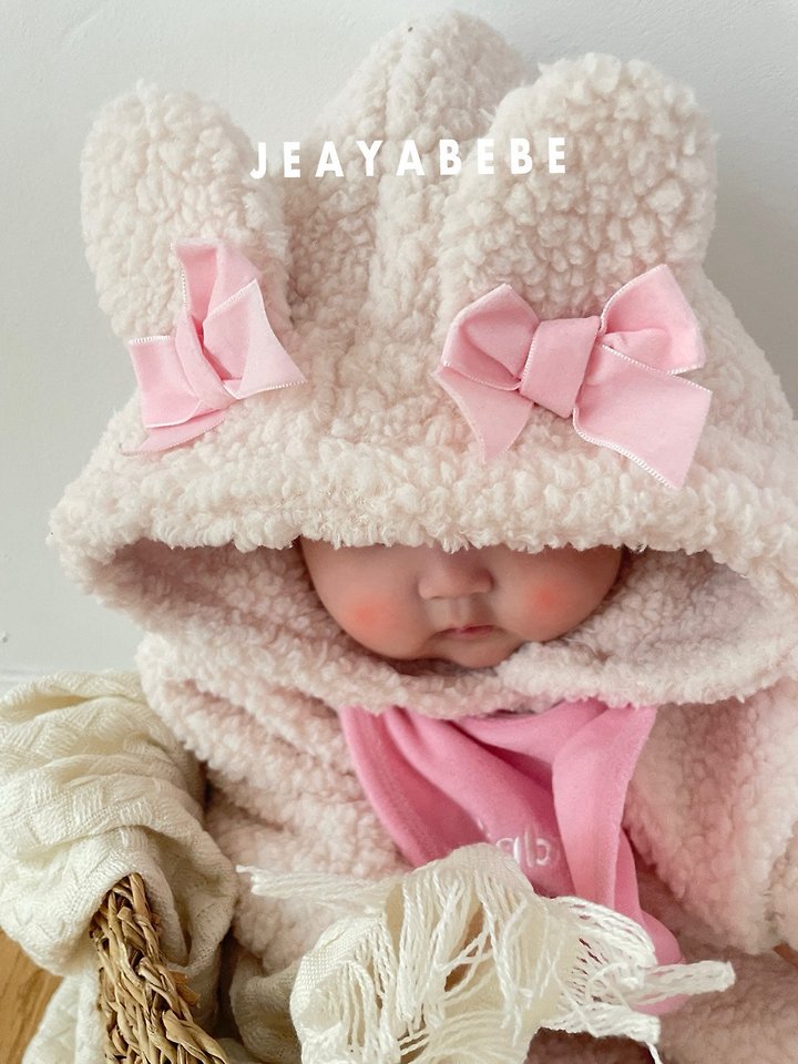 赤ちゃんのお洋服って、 どうしてこんなにかわいいんでしょう♡  もこもこ。  ふわふわ。  小さな身