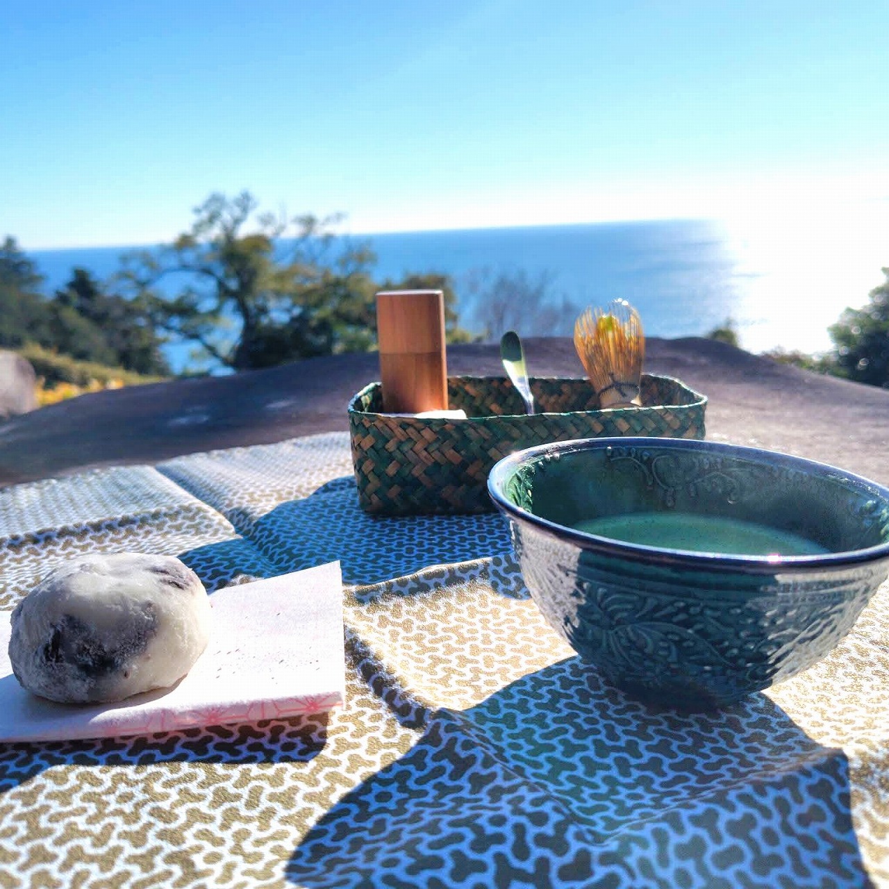 「且座喫茶（しゃざきっさ）」自然を愛し、人々を敬い、お茶の時間を大切にしたい