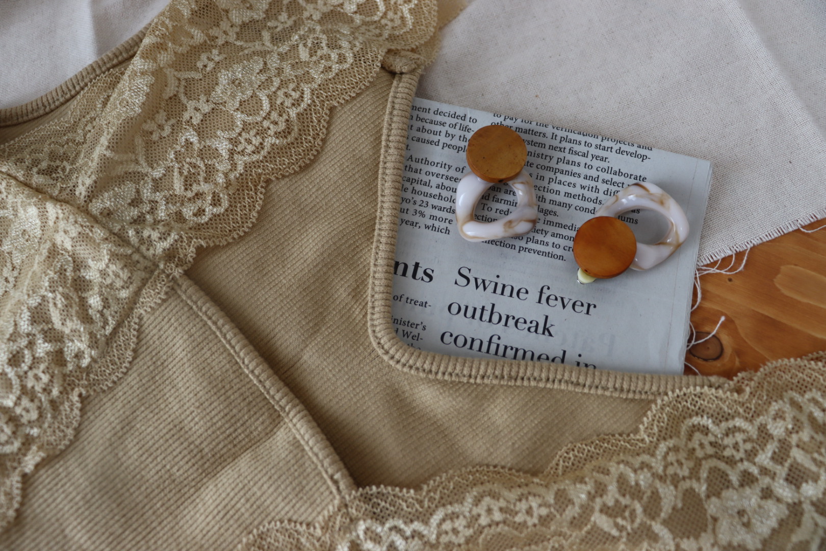 3.13 wood stone earring