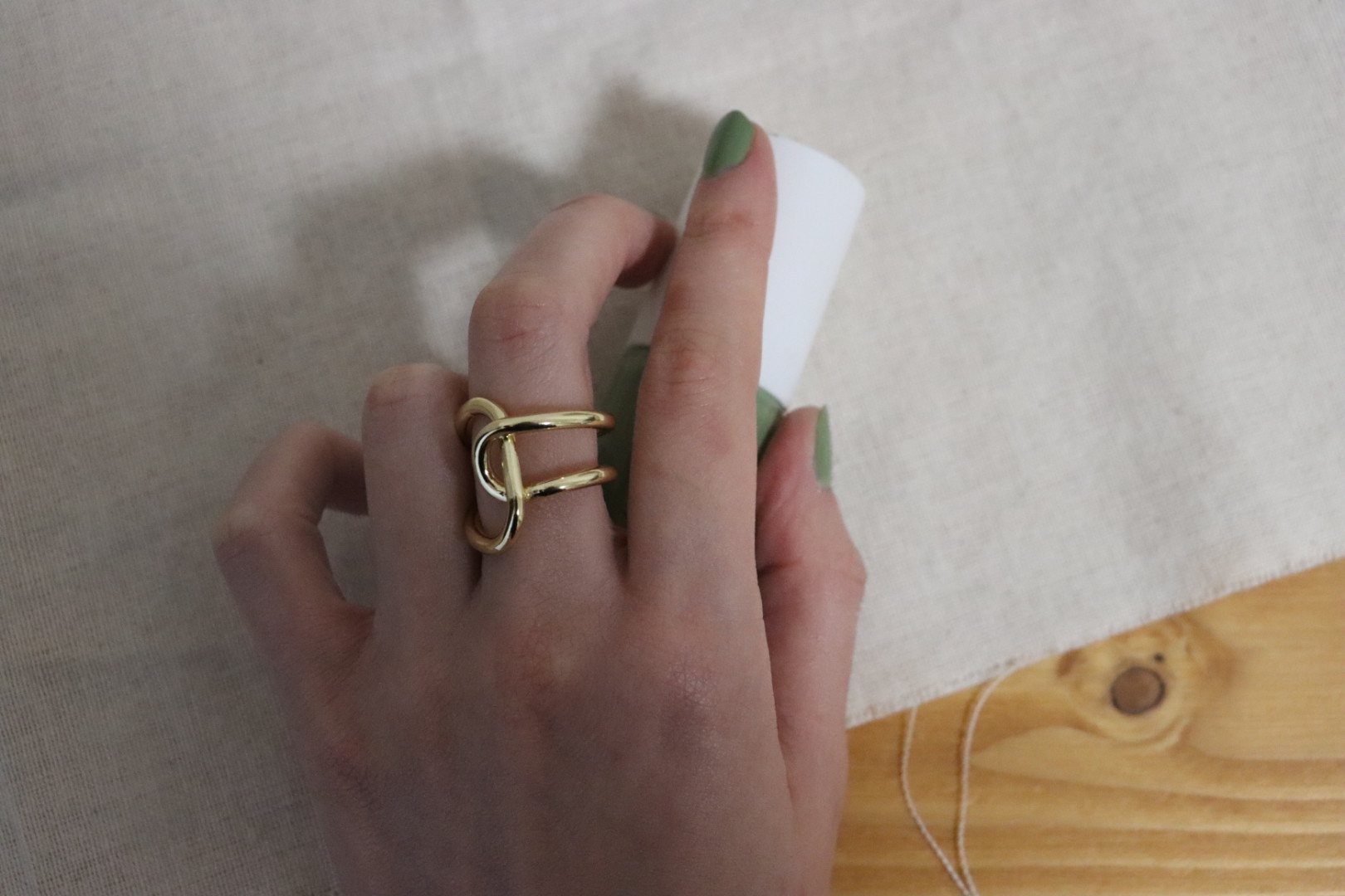 2.22 ennui feminine ring