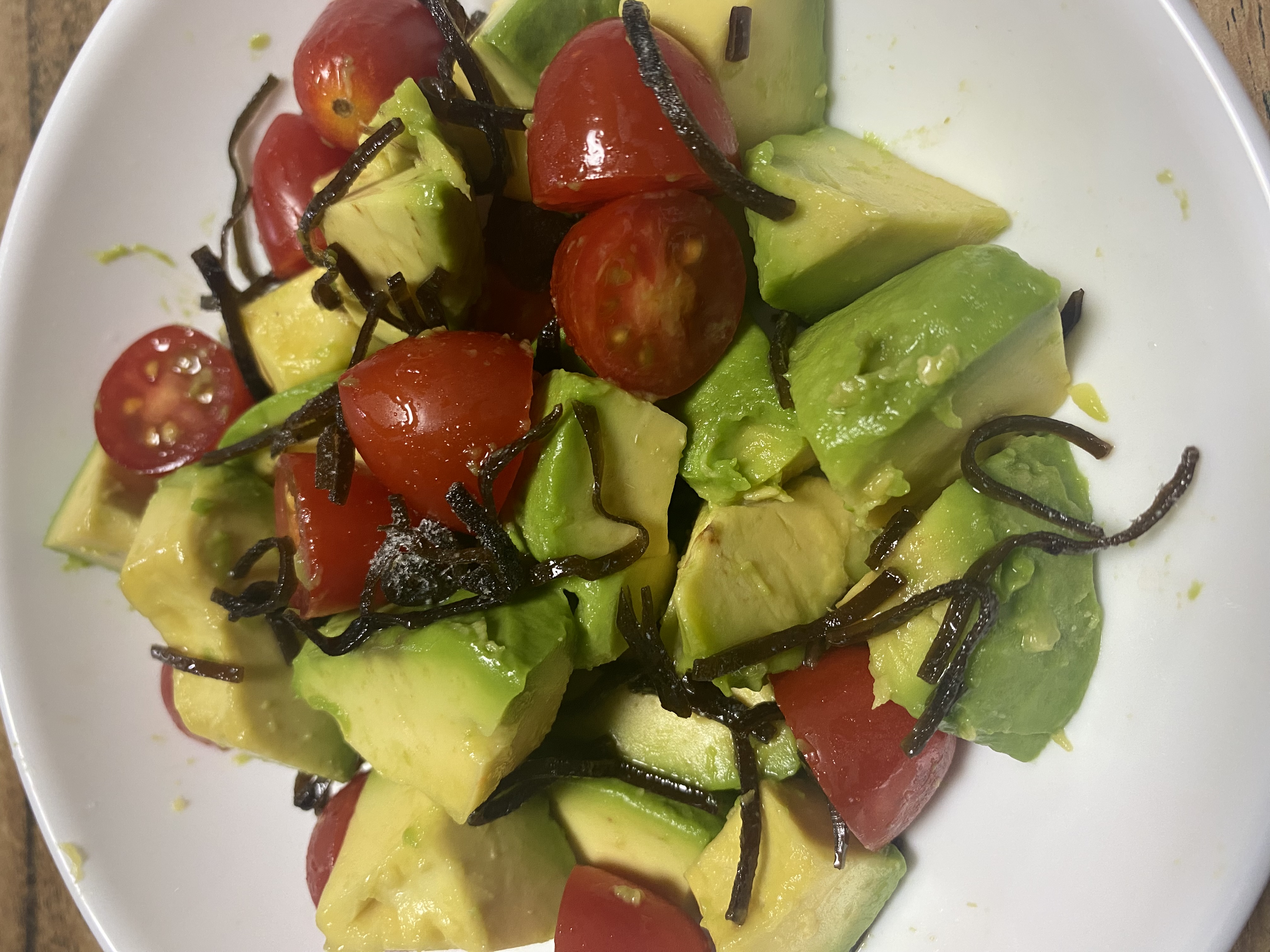 ブログ アボカドとトマトの塩昆布和え作りました