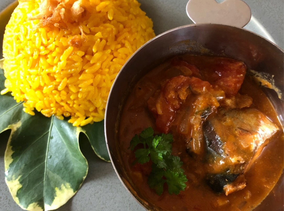 愛のお家ハーブを使って🌿お家でサバカレー🍛