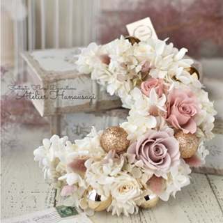 みかづきの形のアンティークカラーシャビーホワイトスワッグ。まるいリースでは物足りない貴方にお勧め。