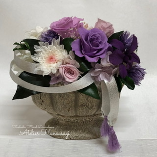 思い人を偲んでも悼みすぎない、お供えのお花　＝オーダーメイドプリザーブドフラワー＝