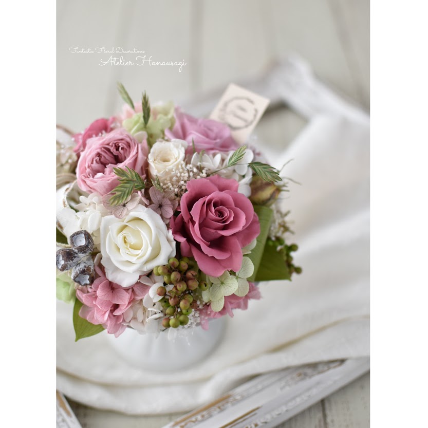 コロンとまるいフレンチブーケ風プリザーブド作品。プロポーズや、結婚祝い、オフィースの受付などに。