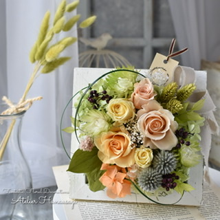 お玄関やリビングのお花にエアリーオレンジフラワーのウッドフレーム。一瞬で爽やかな雰囲気に包まれます