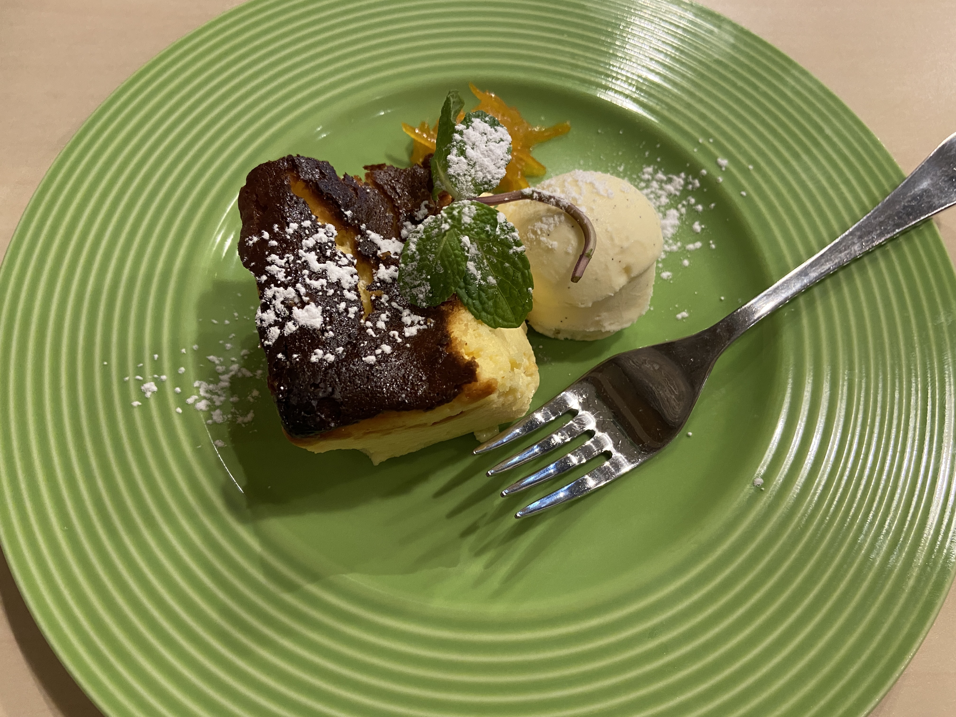 バスクチーズケーキはいかが？