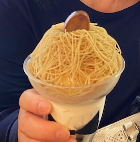 最近流行の栗のデザート：生しぼりモンブラン
