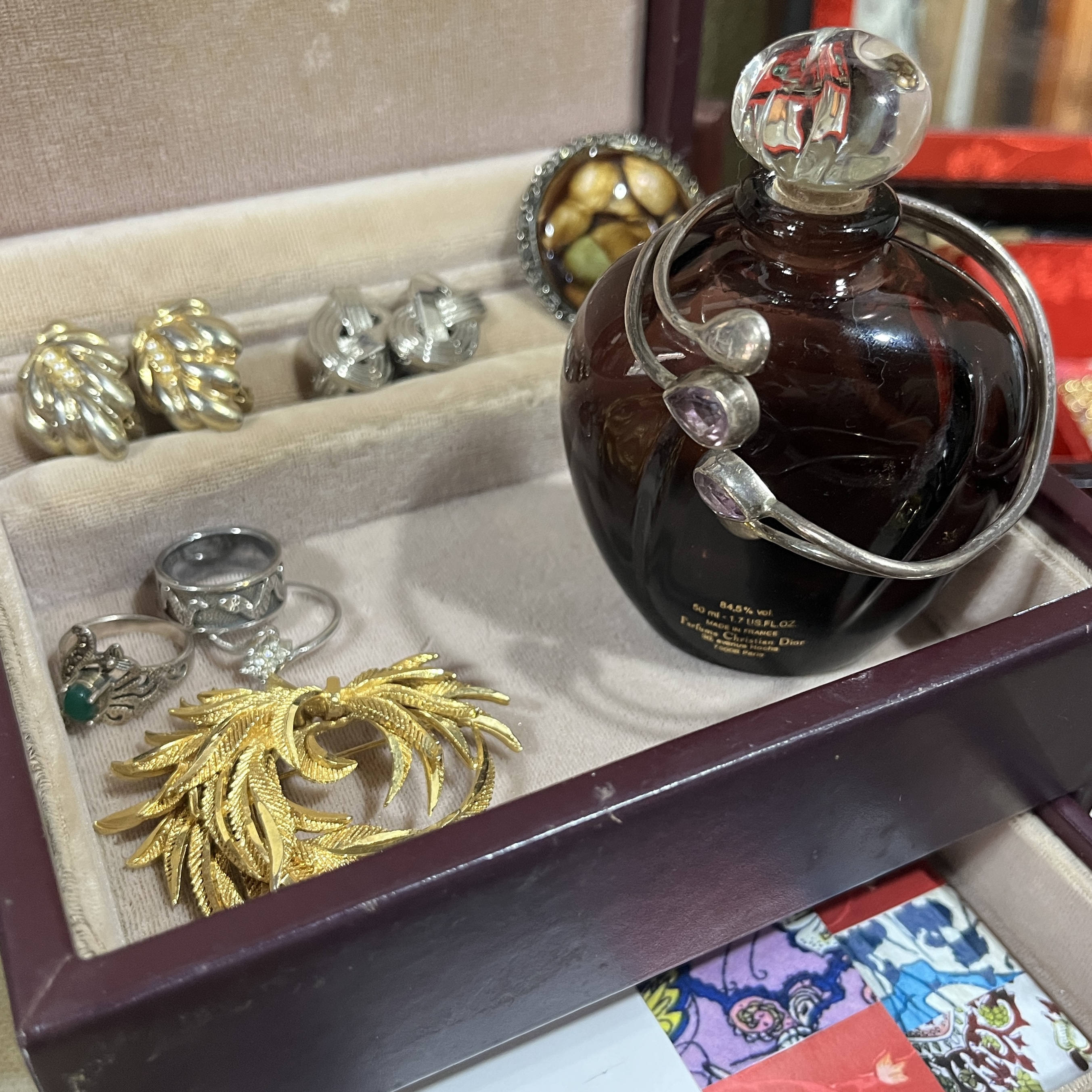 アンティークアクセサリー入荷しました