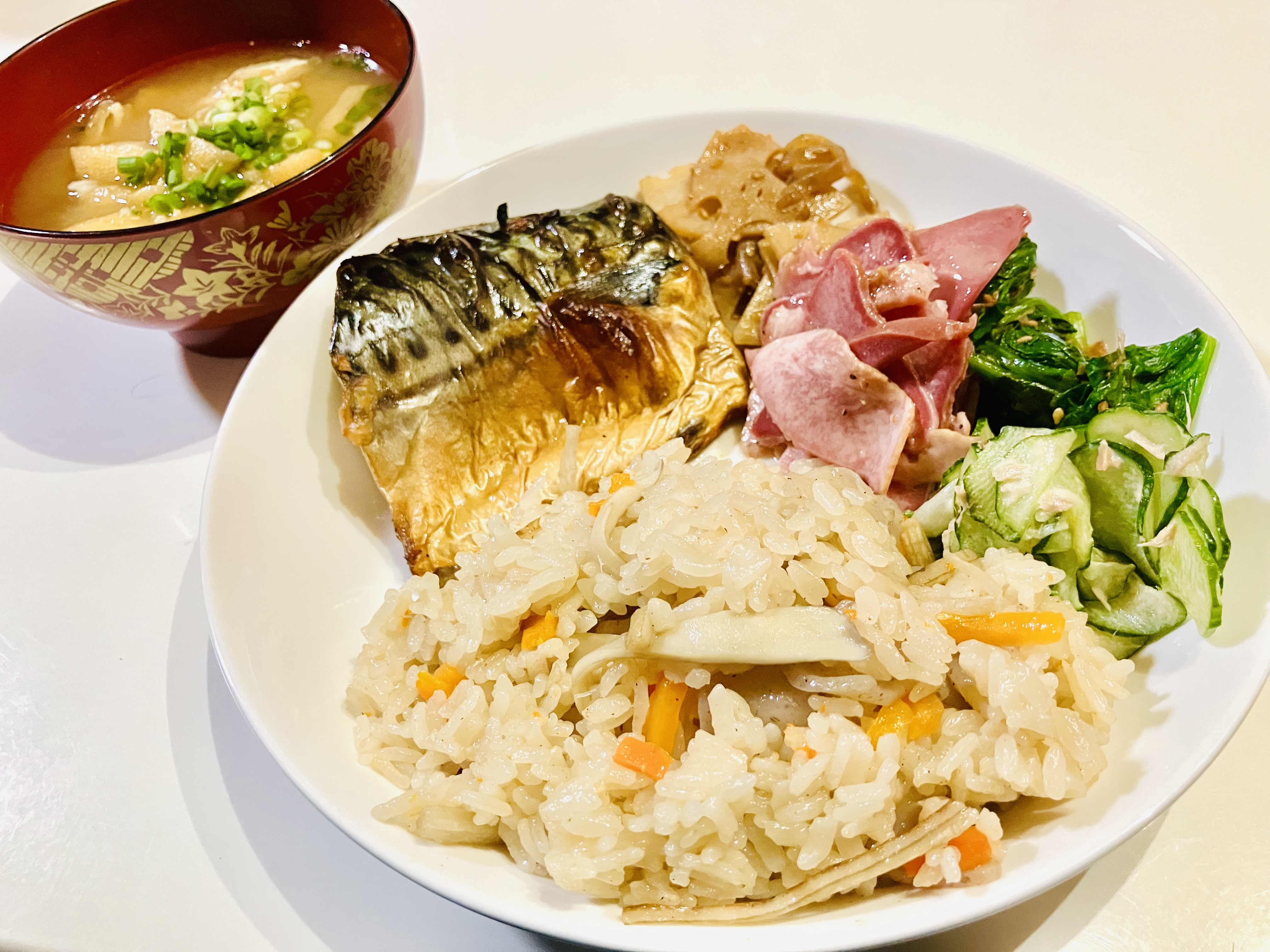 炊き込みご飯と焼き塩鯖♡