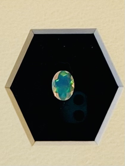 10月産まれの皆様へオパールでお祝いを🎂