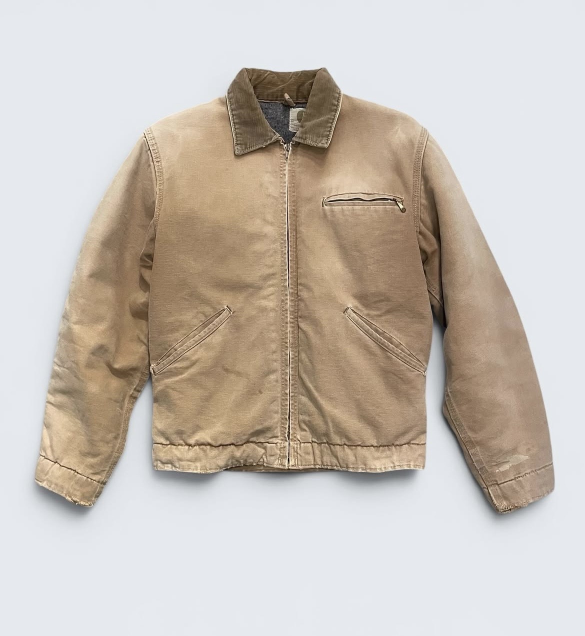 プリントタグとスコービルジッパーを使ったcarhartt デトロイトジャケット