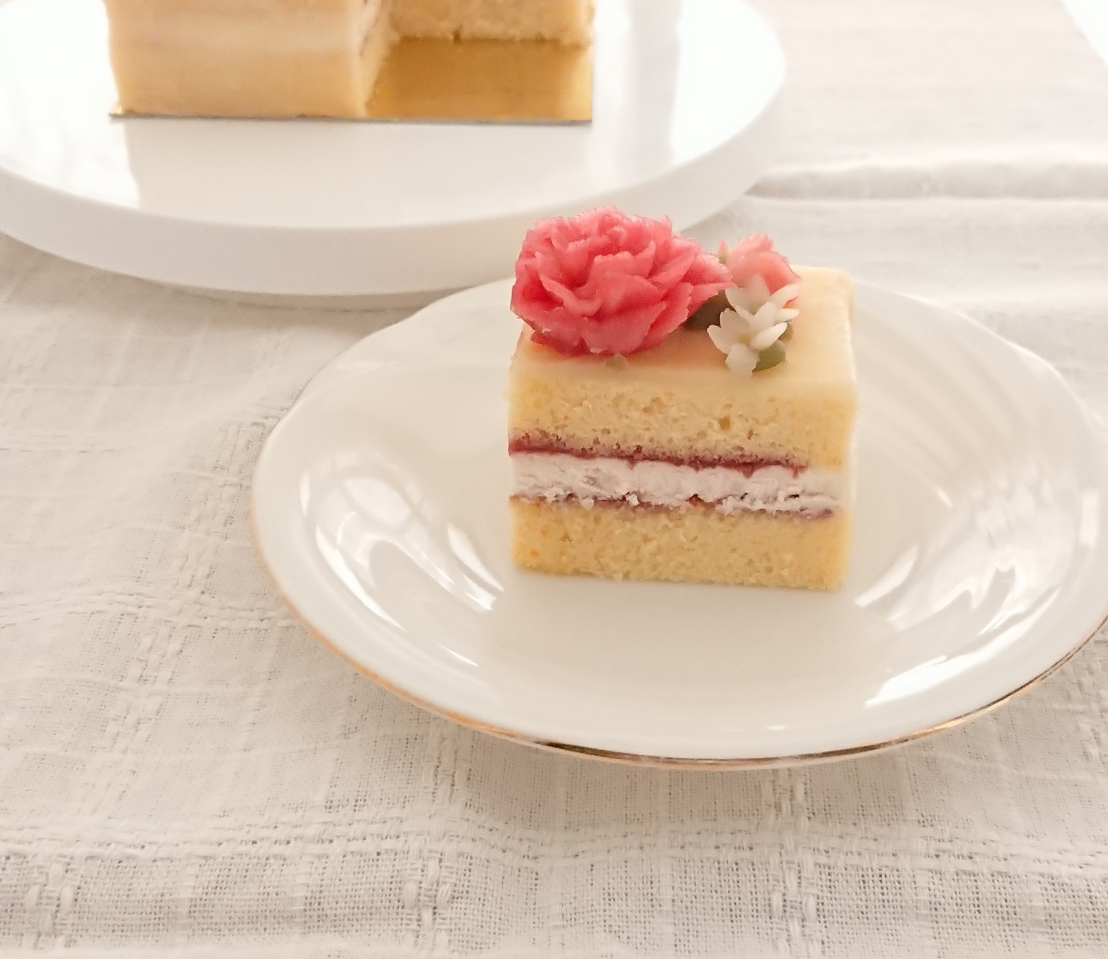 カーネーションのケーキを販売します
