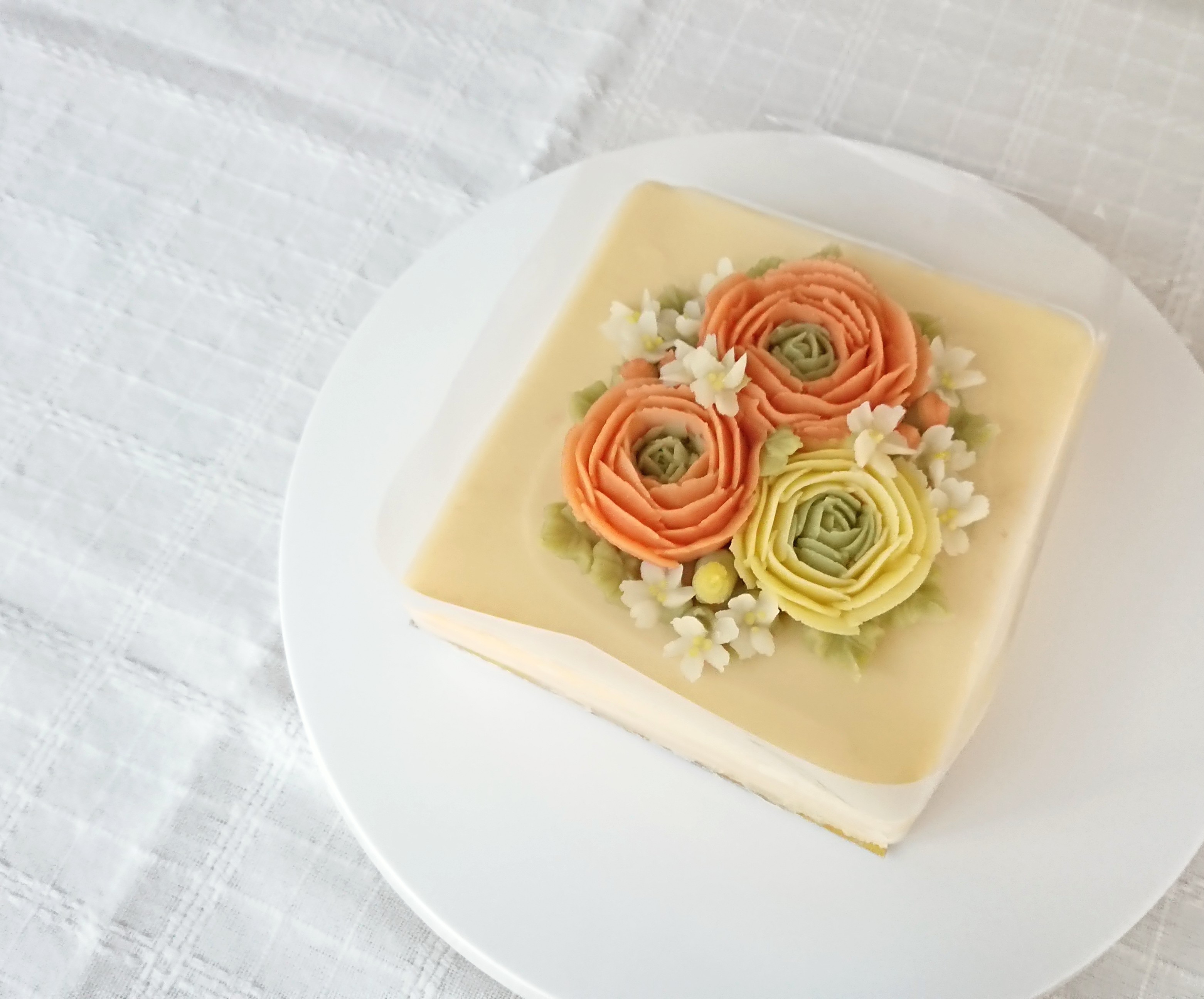 ラナンキュラスのスクエアケーキ