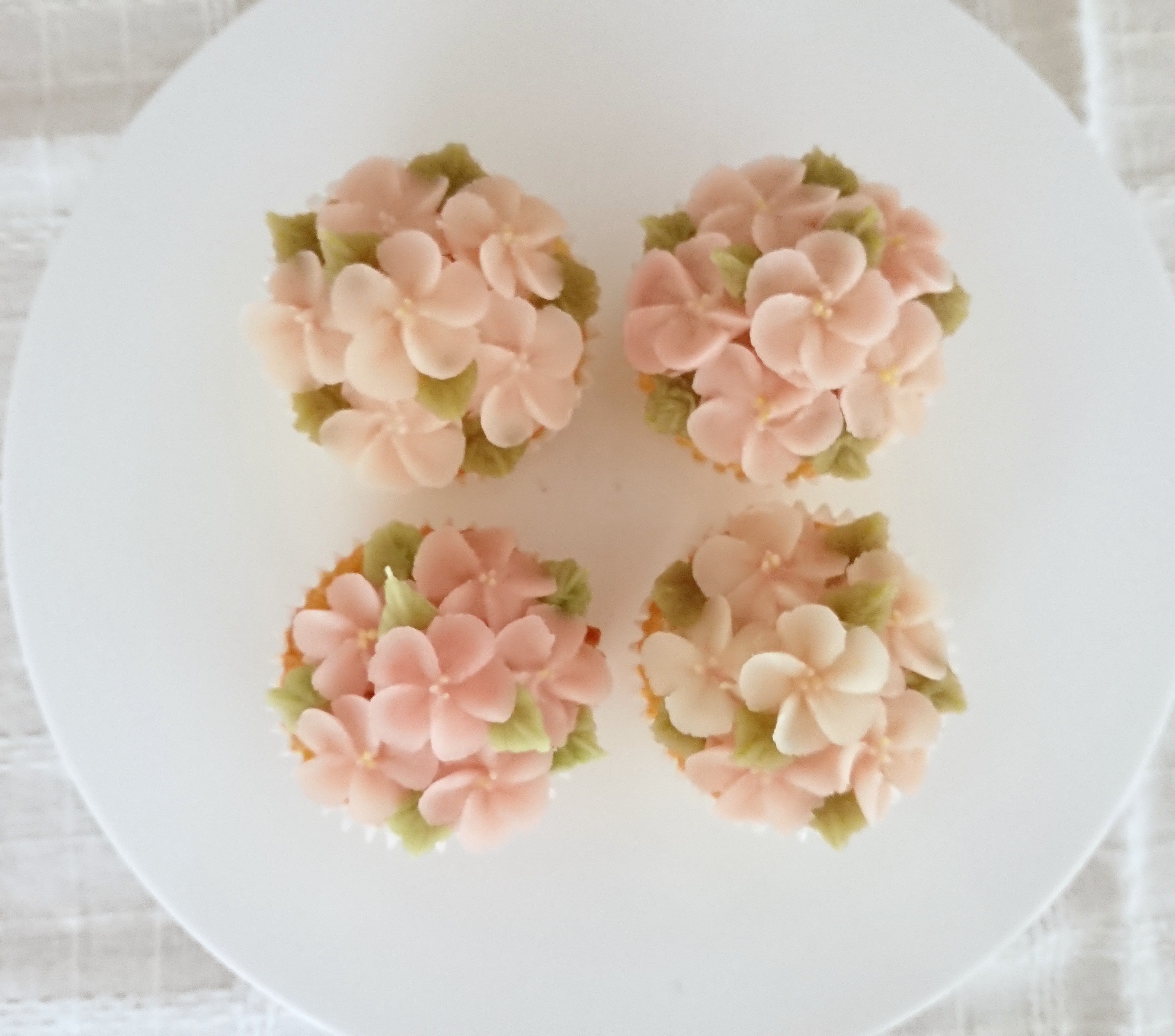 桜のカップケーキが今月いっぱいの販売です