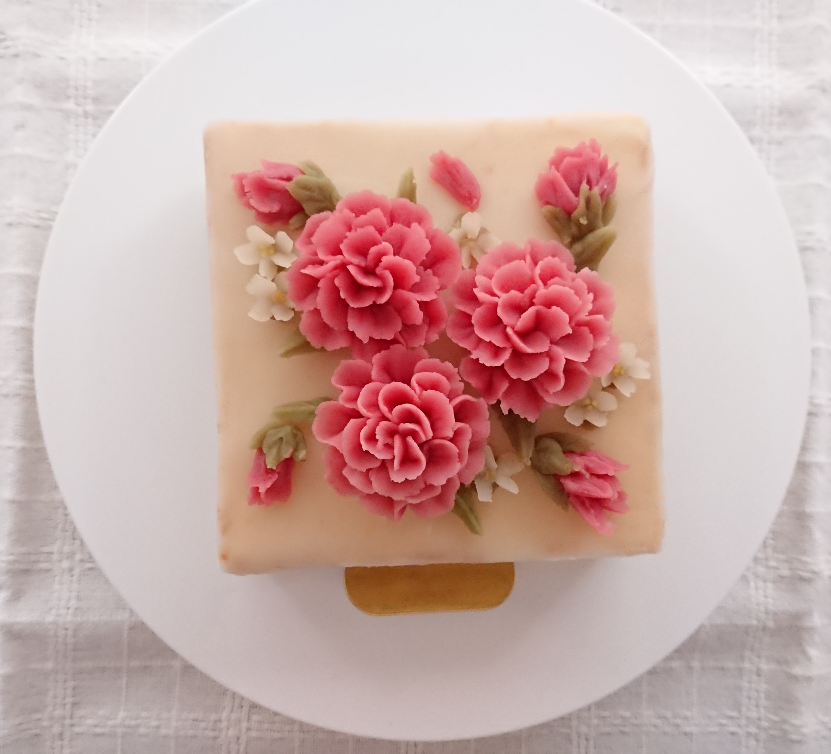 カーネーションのケーキ