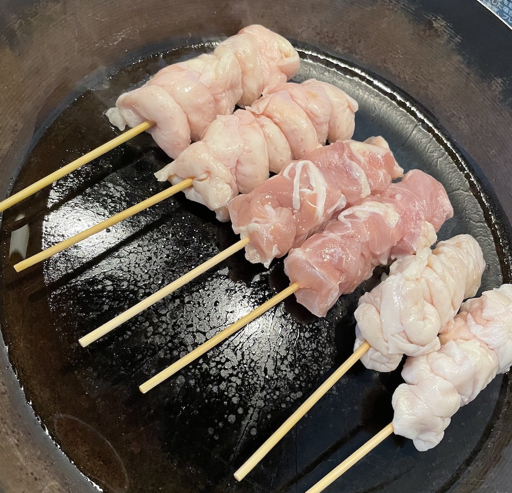 フライパンでプロの味！焼き鳥の美味しい焼き方