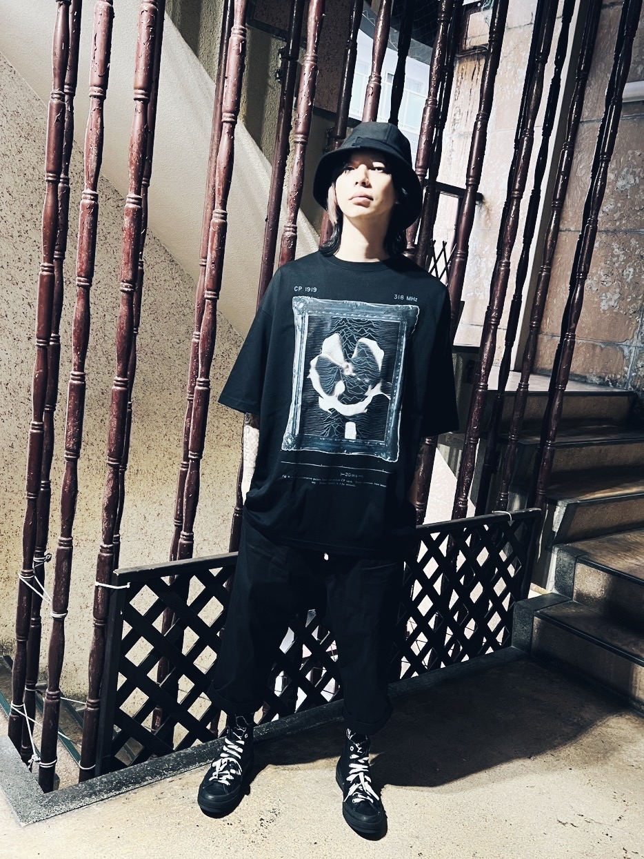 【悠介 (lynch. / 健康)コラボ】WIDE SILHOUETTE Tee